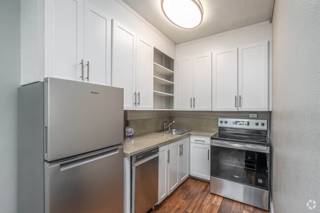 1BR, 1BA - 550SF - Kitchen - Cornelius Apartments