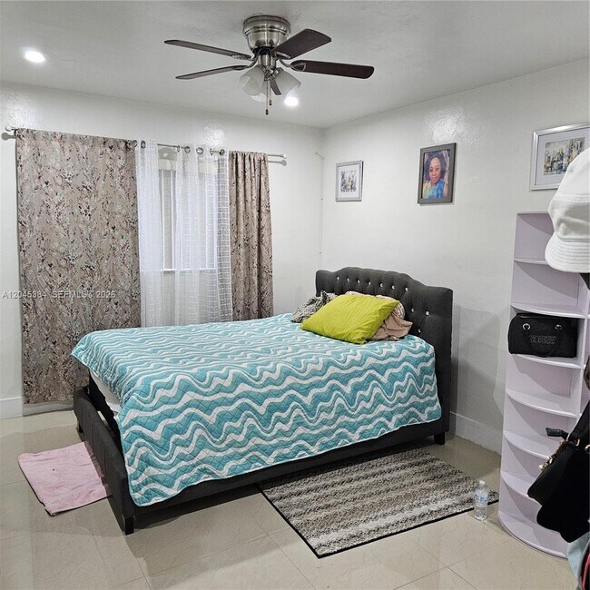 Foto del edificio - 2900 NW 187th St