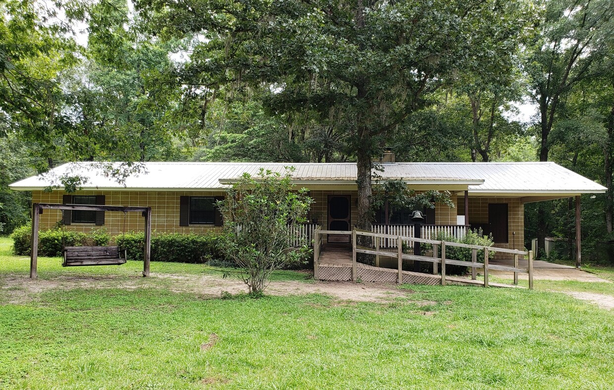Primary Photo - Large 3 bedroom house for rent August 2024...