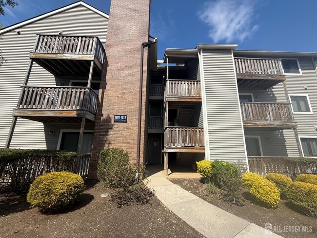 Building Photo - 1908 Ravens Crest Dr