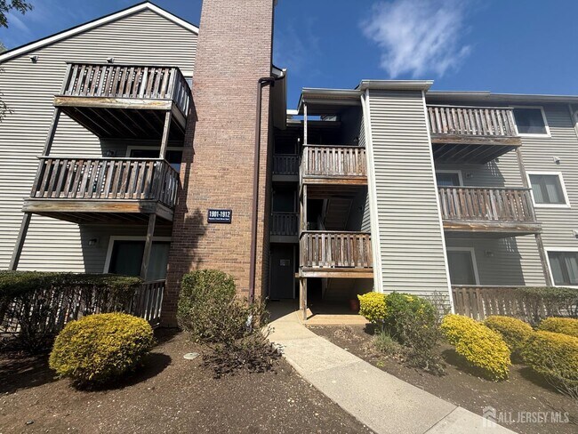 Foto del edificio - 1908 Ravens Crest Dr