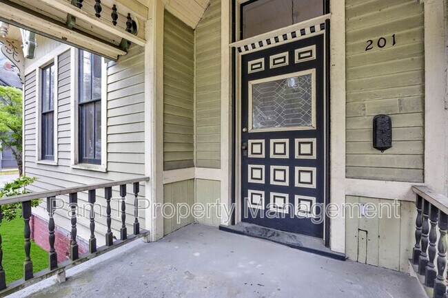 Building Photo - 201 W 37th St