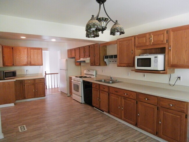 Building Photo - 2052 Cabot Ct