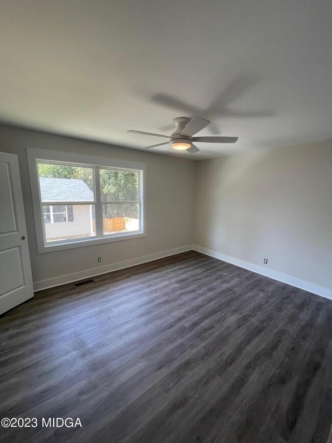 Building Photo - 2375 Parker Ave