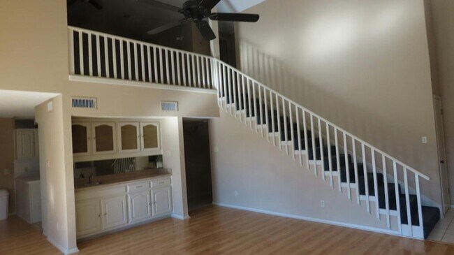 Foto del edificio - 379 Englewood Dr