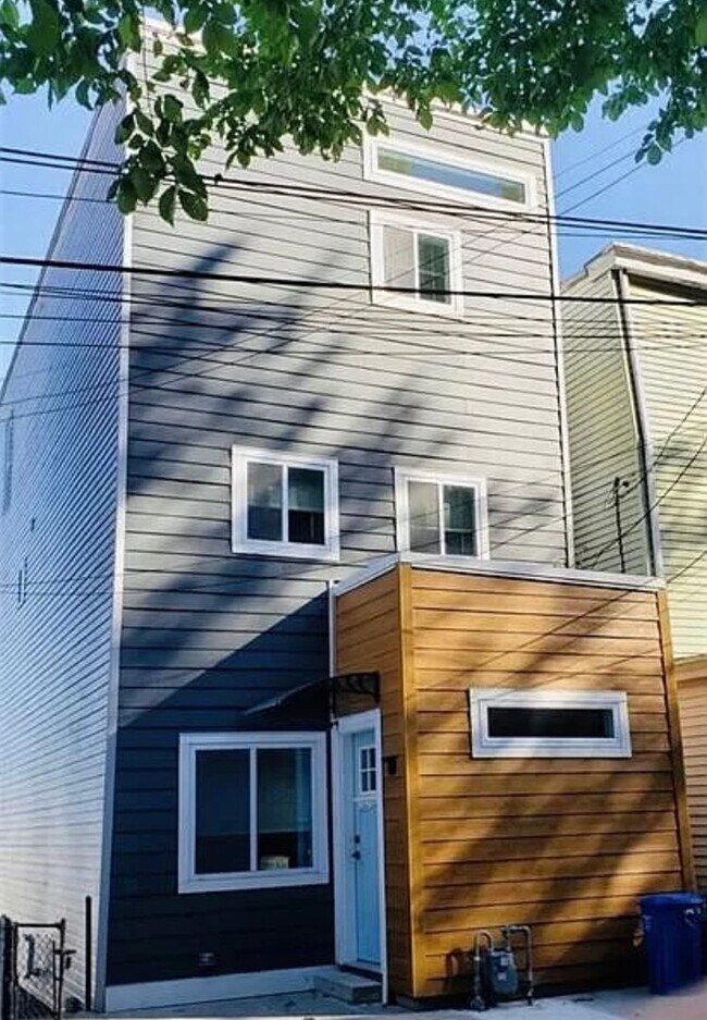Foto del edificio - Lawrenceville 3 Bed, 2.5 Bath House with Parking for Lease July 1!