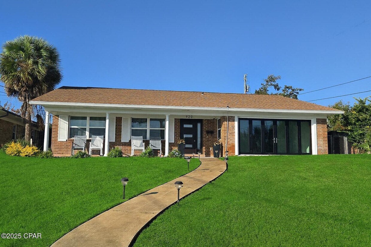 Primary Photo - 920 W Beach Dr