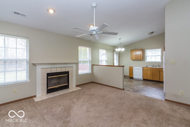 Foto del edificio - 5810 Rolling Bluff Ln