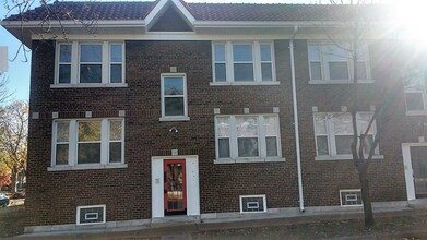 Building Photo - 3704 Hereford St