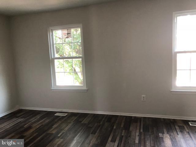 Foto del edificio - 1805 Falcon Ct