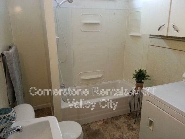 Building Photo - 309 College St SE