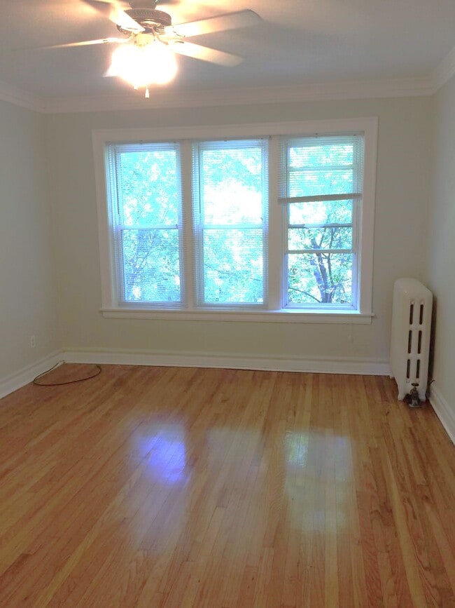 Sala de estar - 1911 W Winnemac Ave