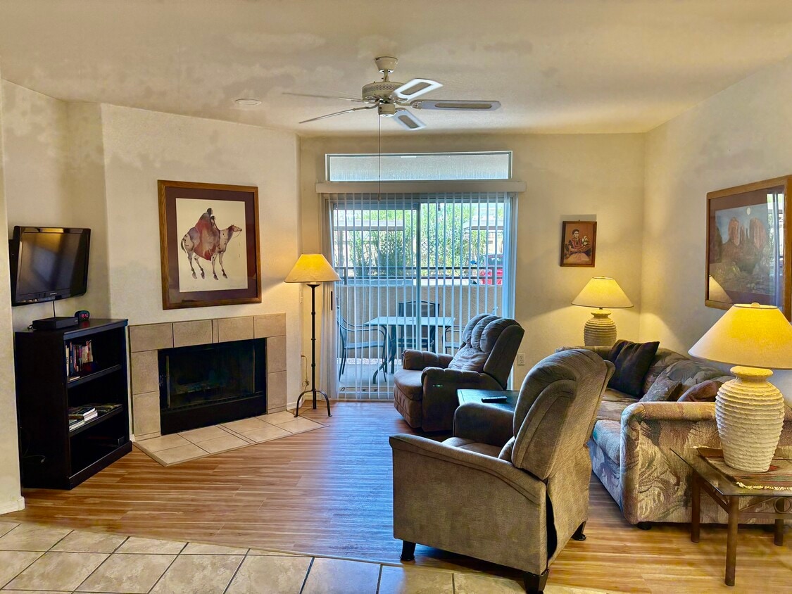 Primary Photo - 10410 N Cave Creek Rd