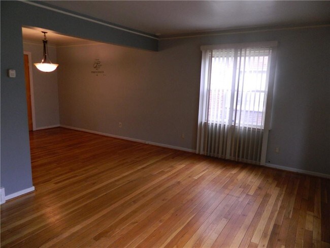 Foto del edificio - 8811 Farmbrook St