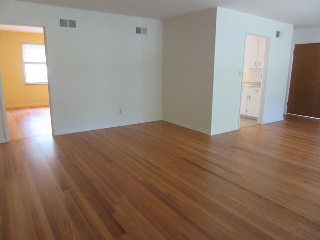 Foto del edificio - 7602 Baltimore Ave