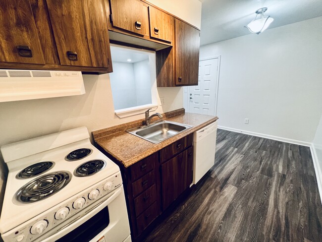 Building Photo - The Landing On 9