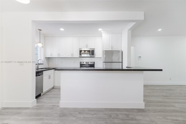 Building Photo - 6290 SW 70th St