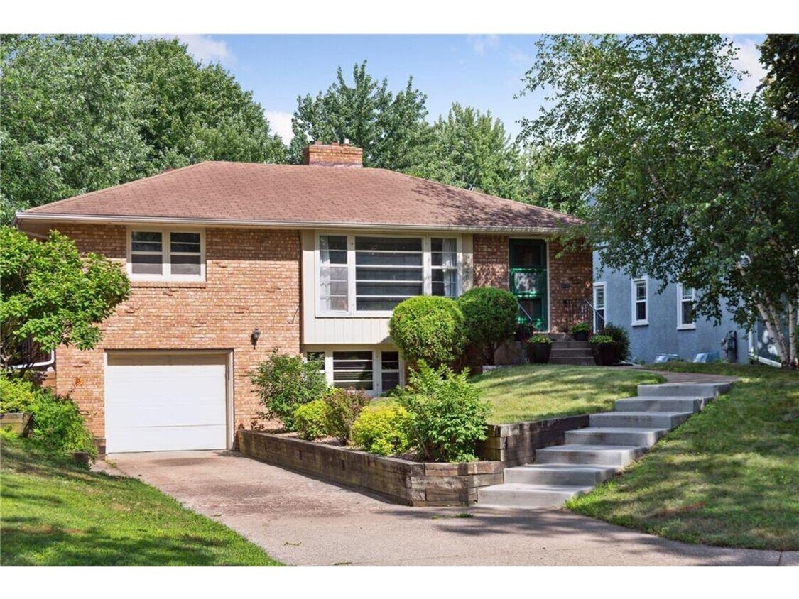 3 br, 2 bath House 64xx Humboldt Avenue S House Rental in Richfield