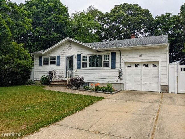 Building Photo - 3 br, 1 bath House - 15 Superior St