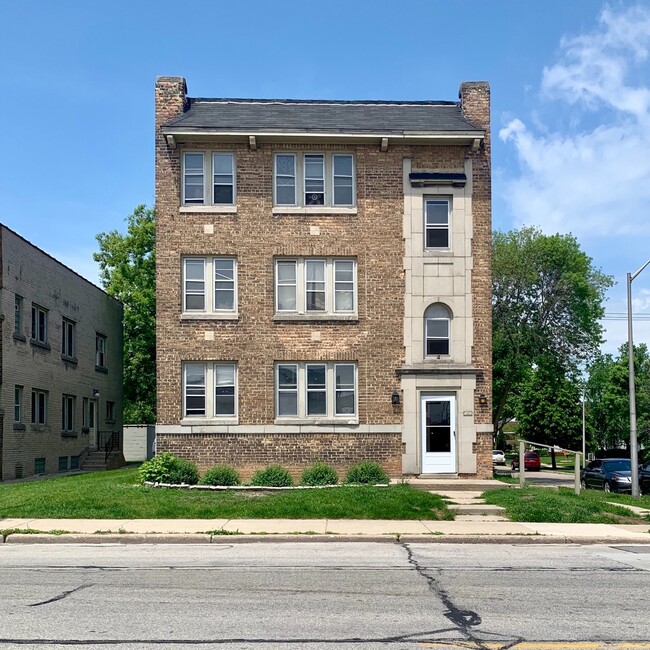 Building Photo - 5302 W Burnham St