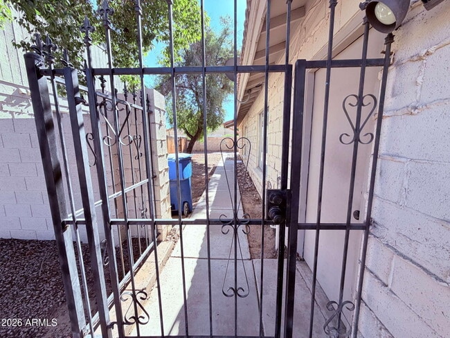 Foto del edificio - 2705 W Estrella Dr