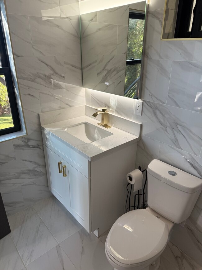 Foto del edificio - 2315 Loma Vista Pl