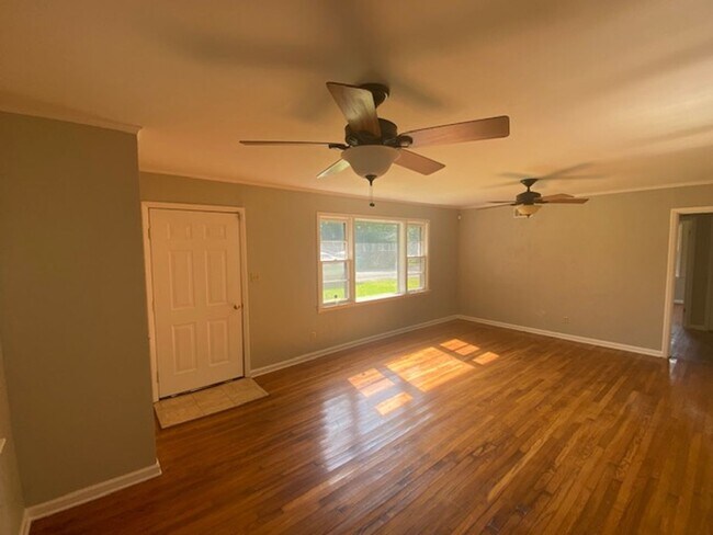 Foto del edificio - Renovated 3 Bedroom 1 Bath Home for Rent!