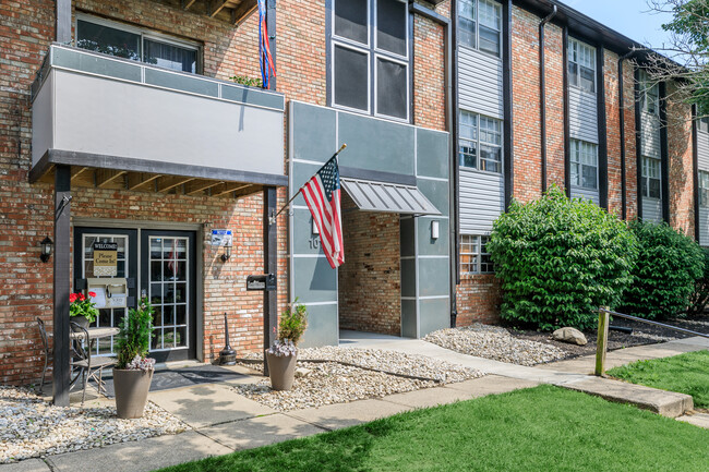 Building Photo - LakeHouse at Florence Apartments