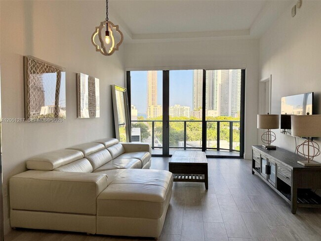 Foto del edificio - 121 NE 34th St