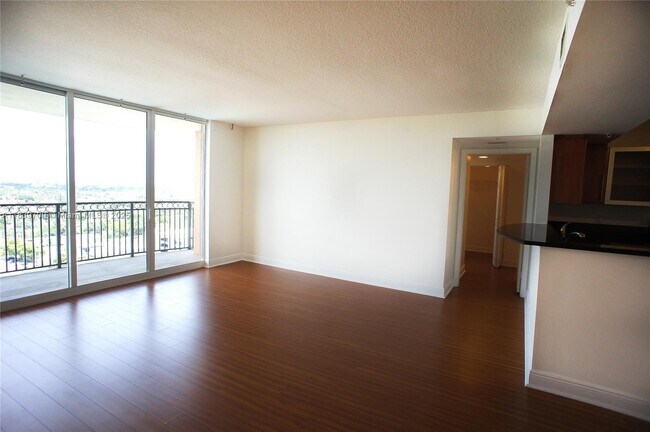 Foto del edificio - 3232 SW 22nd Terrace