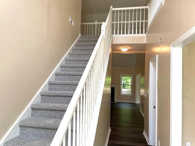 Building Photo - 2315 Lake Royale Dr