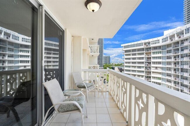 Foto del edificio - 1825 S Ocean Dr