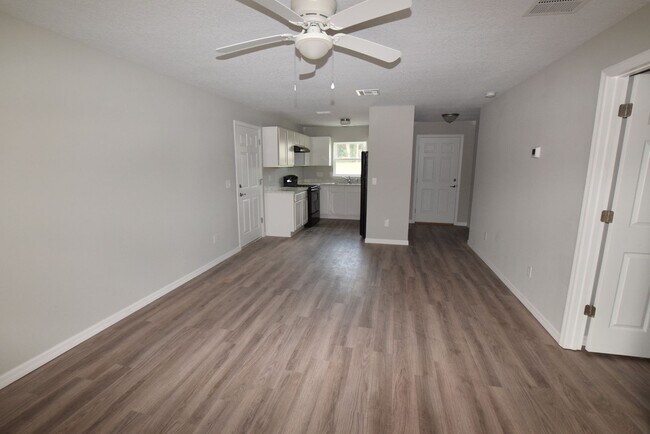 Building Photo - 2 Bedroom, 2 Bath Duplex For Rent at 925 E...