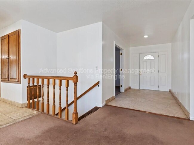 Building Photo - 6837 S Creekcove Way