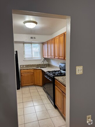 Building Photo - 11318 Cherry Hill Rd