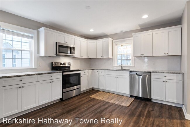 Building Photo - 3 br, 3 bath House - 338 James River Dr.