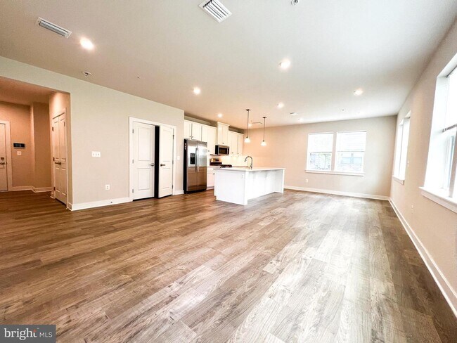 Building Photo - 10421 Resort Rd