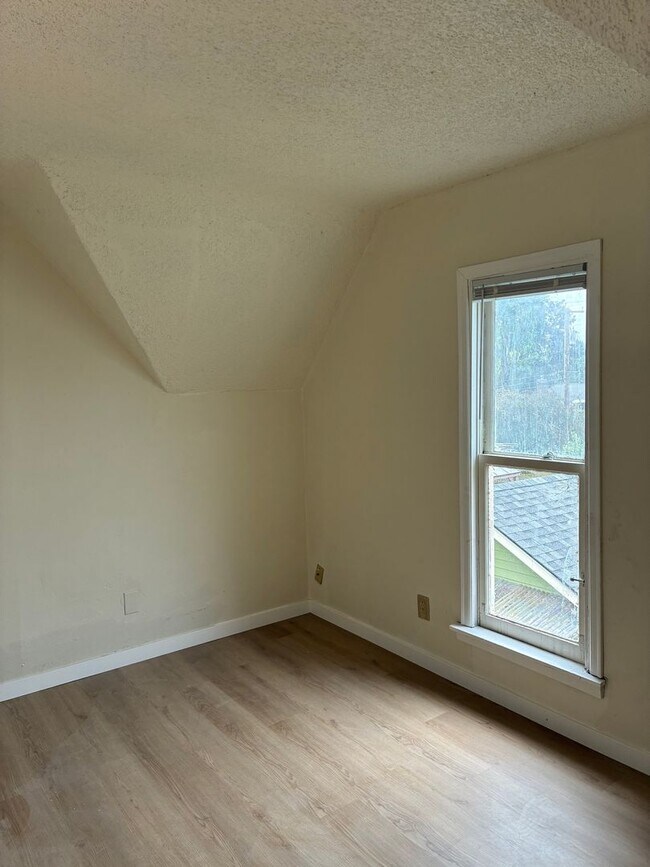Foto del edificio - 2 Bedroom, 1 Bedroom Home for Rent