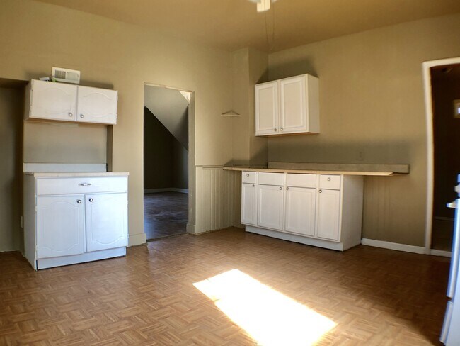 Building Photo - Beautifully updated 3 BR near Kosciuszko Park