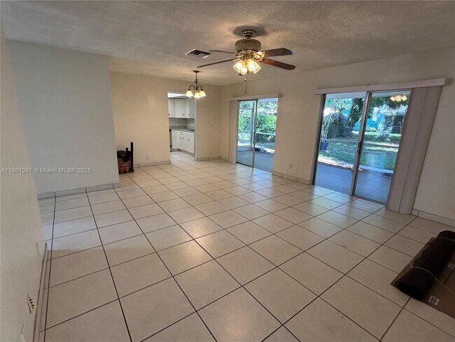 Foto del edificio - 7262 SW 1st St