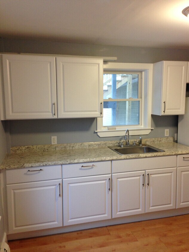 Kitchen room for a table - 119 Pleasant St