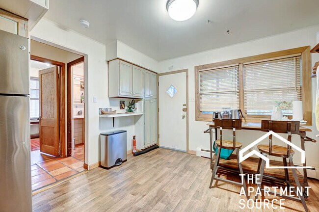 Foto del edificio - 3732 N Harding Ave