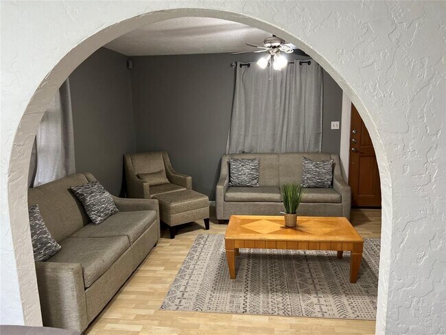 Foto del edificio - 512 Krebs Ln