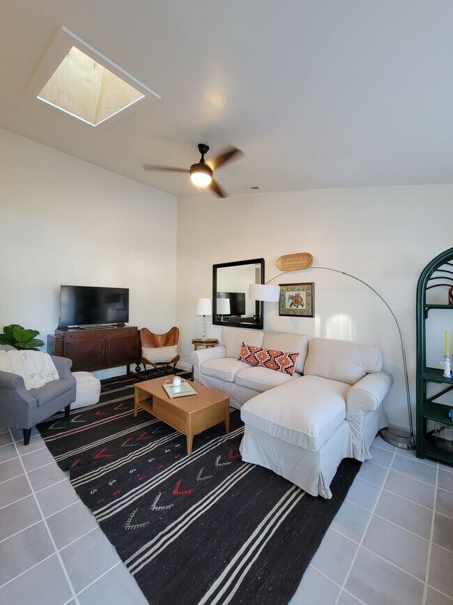 Foto del edificio - CAROLINA PLACE - Within minutes to Downtow...