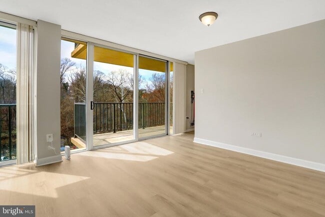 Building Photo - 4600 S Four Mile Run Dr