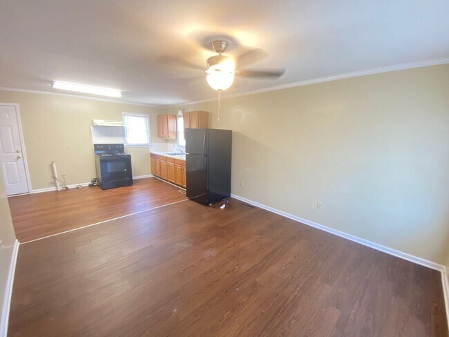 Building Photo - 1bed/1ba duplex downtown Landis very Nice ...