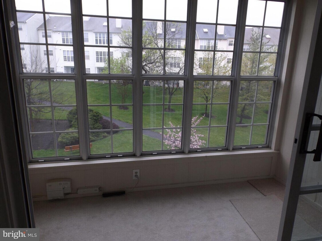 107 Prosperity Ave SE Unit E, Leesburg, VA 20175 Condo for Rent in