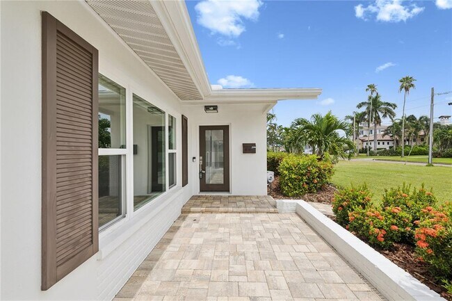 Foto del edificio - 3800 Bayshore Blvd NE