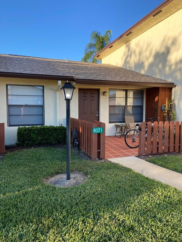 Primary Photo - 8071 SE Villa Cir