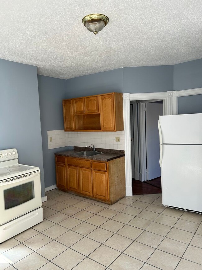 Building Photo - 558-558 Broad St